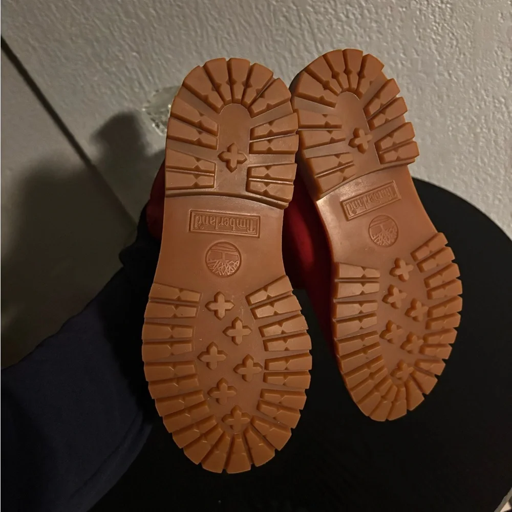 Red Timberlands - Picture 2 of 4